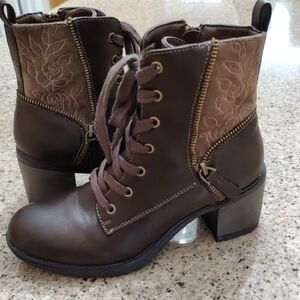 Chic Brown Lace-Up Heeled Boots with Floral Embroidery